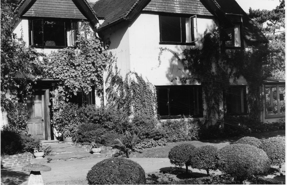 Telegraph Cottage, Kingston upon Thames, England [65-875-17]