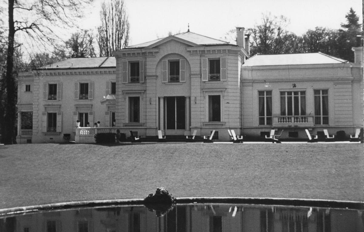 Villa St. Pierre, Marnes-la-Coquette, France [77-18-1355]