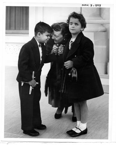 Mamie D. Eisenhower receives two blind children from the Lighthouse, (New York Association. for the Blind). Meeting took place on the White House steps. November 9, 1953 [72-544-2]  